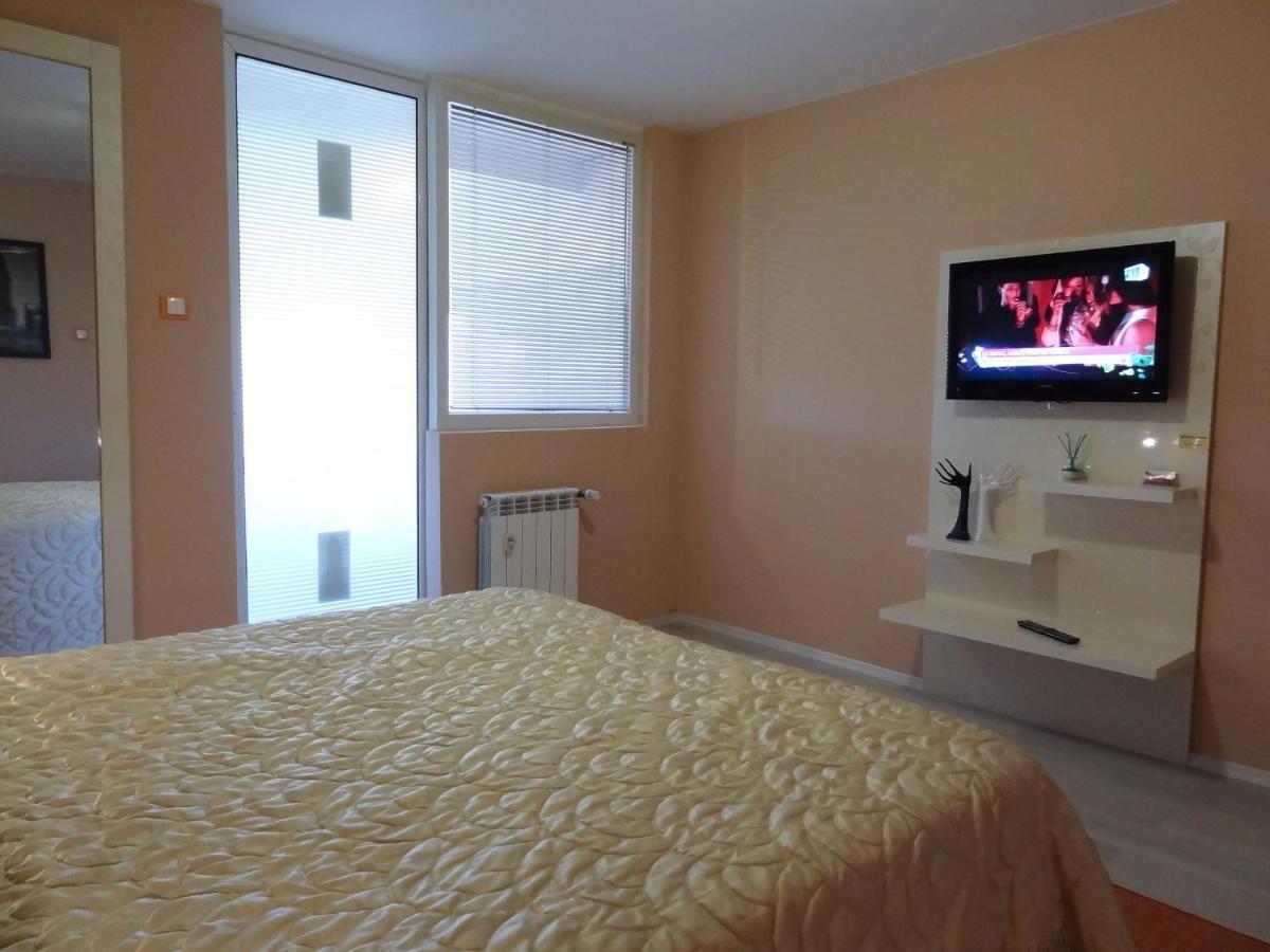 Lvc,Lac & Nyc Apartshotel Faleza Галац Экстерьер фото