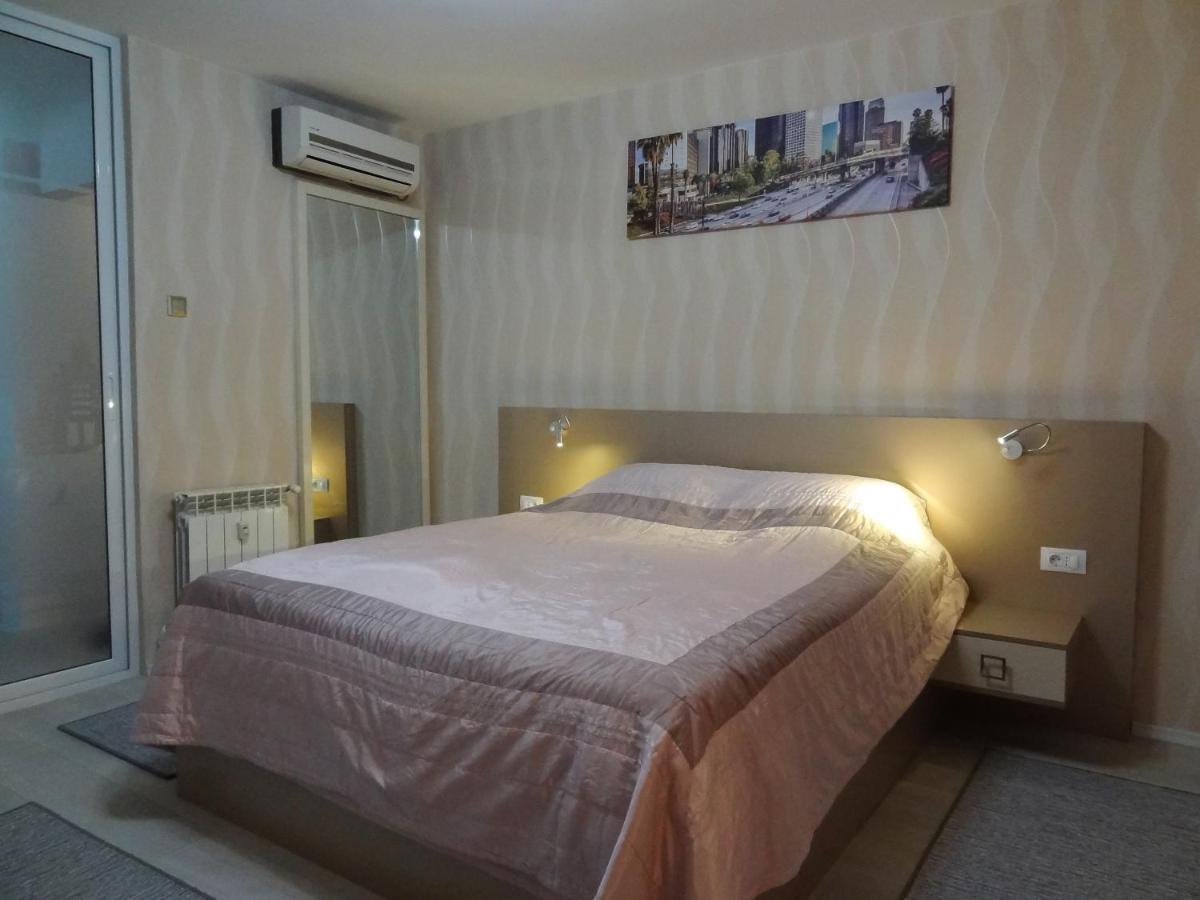 Lvc,Lac & Nyc Apartshotel Faleza Галац Экстерьер фото